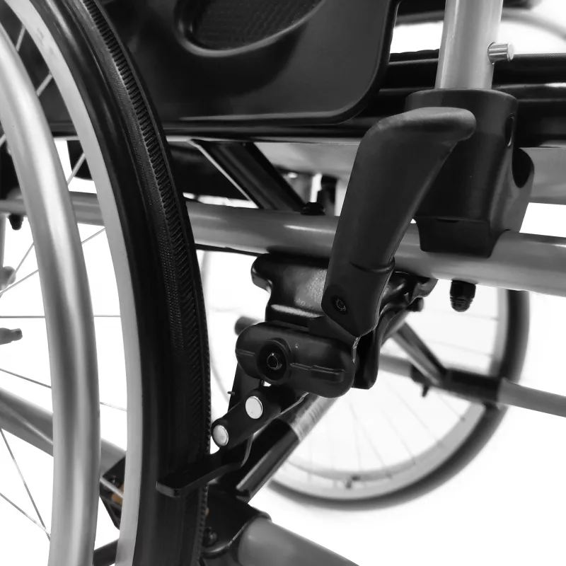 Низькоактивне крісло колісне Invacare Action 1R