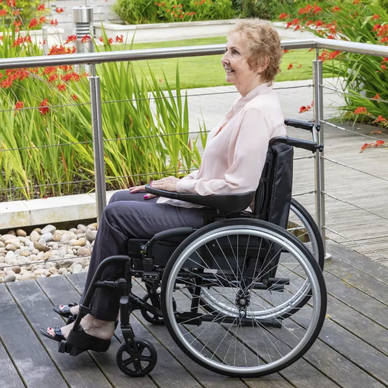Середньоактивне крісло колісне Invacare Action 3 NG HEMI