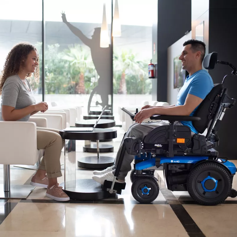 Крісло колісне з електроприводом Invacare AVIVA RX40