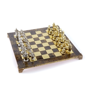 S12BRO Manopoulos Medieval Knights chess set with gold-silver chessmen/Brown chessboard 44cm
